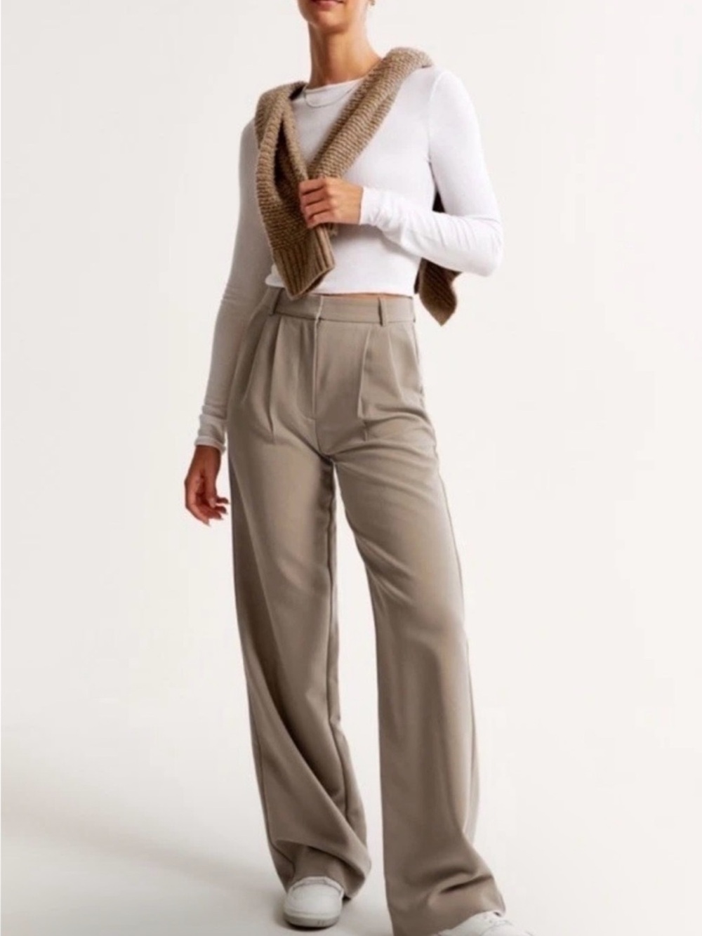 Abercrombie and Fitch Wide-Leg Toilered Pants in Light Beige Size: 25